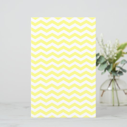 Lichtgele en witte kleuren Zigzag Chevron Pattern (Staand voorkant)