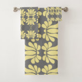 Lichtgele tegels bad handdoek (Insitu)