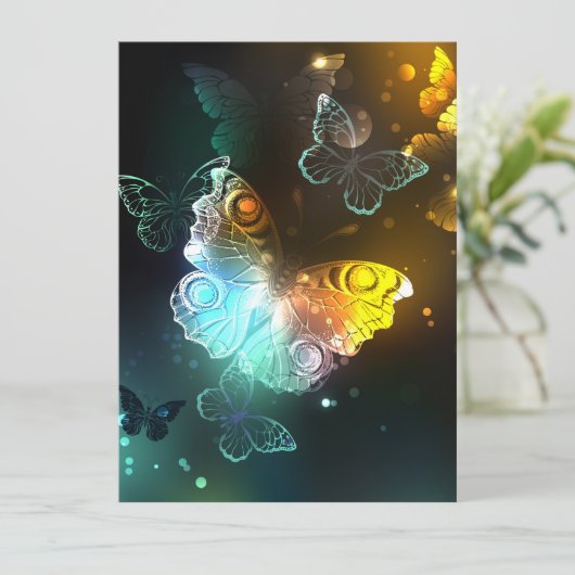 Lichtgevende vlinder en nachtvlinders feestdagenkaart (Staand voorkant)