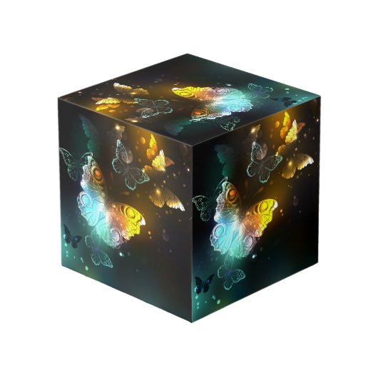 Lichtgevende vlinder en nachtvlinders kubus (Achter hoekig)