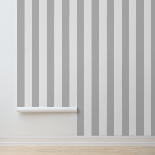 Lichtgrijs en witte vette verticale strepen behang (Applicatie)
