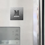 Lichtgrijs geometrisch maaspatroon Monogram Magneet<br><div class="desc">Monogram Personaliseer met uw aangepaste initiaal en naam. Lichtgrijze gradiënt geometrische mesh patroon driehoeken ombre. Driehoek geometrische mesh met lichtgrijze ombre gradient.</div>