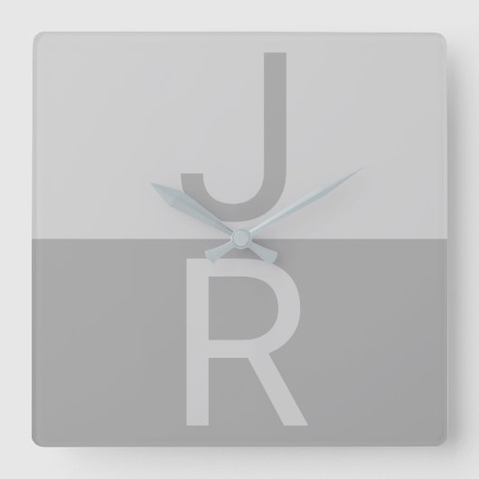Lichtgrijs & Grijs Modern Initialen Monogram Vierkante Klok (Voorkant)