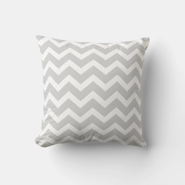 Lichtgrijze Chevron Stripe Pillow Kussen (Voorkant)