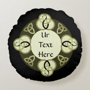 Lichtgrijze drie-eenheid en zwart vis monogram rond kussen