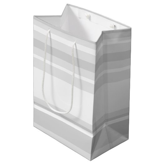 Lichtgrijze strepen medium cadeauzakje (Voorkant Gekanteld)