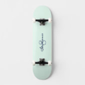 Lichtgroen Elegant Eenvoudig Schattige Monogramme Persoonlijk Skateboard (Voorkant)