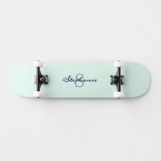 Lichtgroen Elegant Eenvoudig Schattige Monogramme Persoonlijk Skateboard (Horizontaal)