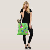 Lichtgroene abstracte print tote bag (Op model)