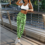 Lichtgroene Tiger Print Leggings<br><div class="desc">Groene luipaard print leggings zijn een gedurfde en modieuze keuze met een levendige groene achtergrond en een ingewikkeld luipaard print patroon. De unieke combinatie van de opvallende groene kleur en de klassieke luipaardprint creëer is een boeiende versmelting van moderne en animalistische esthetiek. Deze leggings zijn veelzijdig, geschikt voor zowel casual...</div>