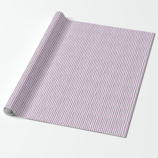 Lichtpaarse en witte scheve strepen cadeaupapier (Uitgerold)