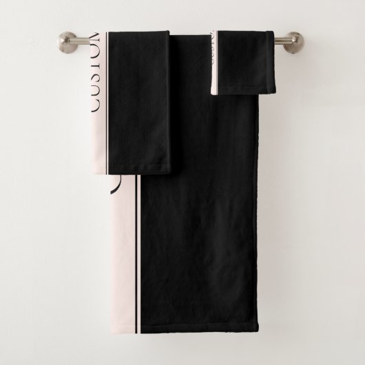 Lichtroze Blush Stripe & Elegante Bewerkbare Tekst Bad Handdoek (Insitu)