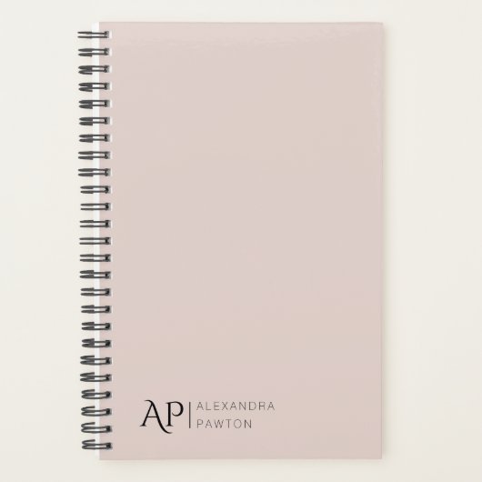 Lichtroze Custom Monogram 2025 Planner (Voorkant)