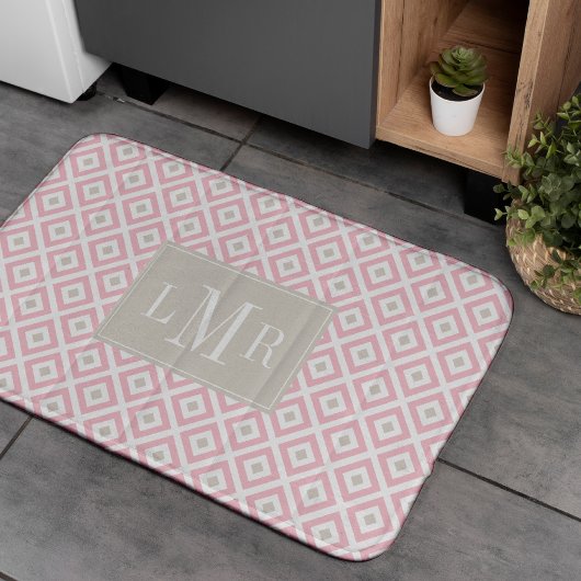 Lichtroze en beige moderne monogram badmat