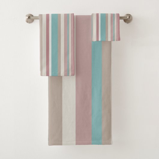 Lichtroze en blauwe strepen bad handdoek (Insitu)