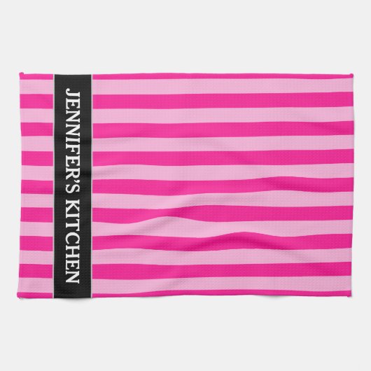 Lichtroze en dieproze strepen + Aangepaste naam Theedoek (Horizontaal)