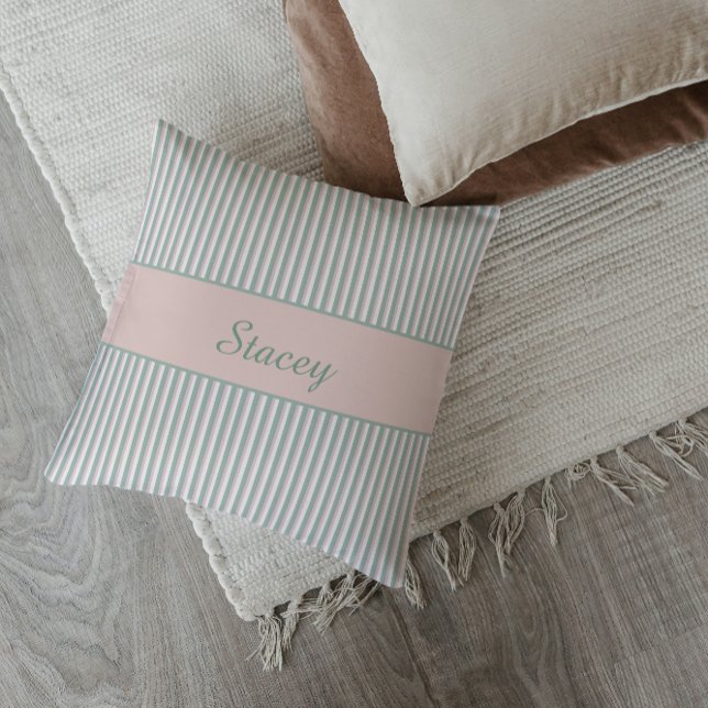 Lichtroze en groene gestreepte aangepaste naam kussen (Light Pink and Green Striped Water Color Throw Pillow)