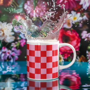 Lichtroze en helderrode geruite patroon koffiemok