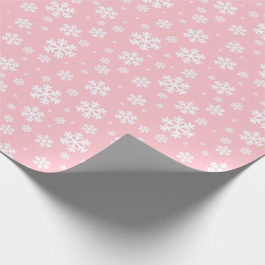Lichtroze en witte feestelijke kerstsnowflakes cadeaupapier (Hoek)
