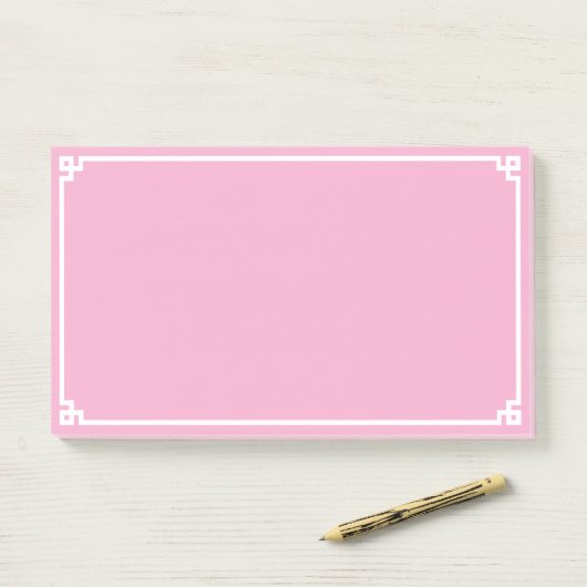 Lichtroze en witte Griekse sleutel sierrand Post-it® Notes (Op bureau)