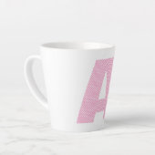 Lichtroze en witte polkadot vette monogram latte mok (Linkerhoek)