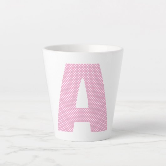 Lichtroze en witte polkadot vette monogram latte mok (Voorkant)
