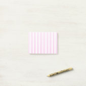 Lichtroze en witte snoepjes strepen post-it® notes (Op bureau)