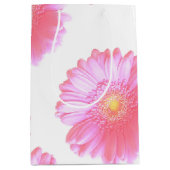 Lichtroze gerbera daisy medium cadeauzakje (Voorkant)