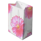 Lichtroze gerbera daisy medium cadeauzakje (Achterkant Gekanteld)