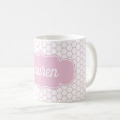 Lichtroze Honeycomb Aangepast monogram Koffiemok (Voorkant rechts)