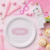 Lichtroze Honeycomb Aangepast monogram Papieren Bordje (Feest)