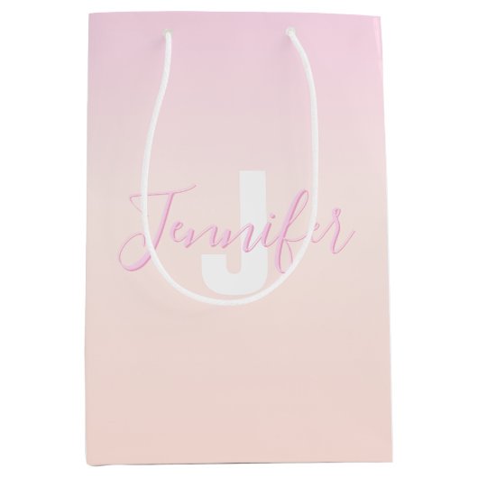 Lichtroze & perzikgradiënt Ombre Naam & Monogram Medium Cadeauzakje (Voorkant)