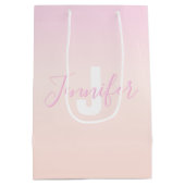 Lichtroze & perzikgradiënt Ombre Naam & Monogram Medium Cadeauzakje (Achterkant)