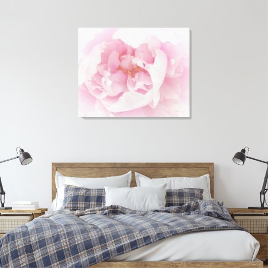 Lichtroze pioenbloem canvas afdruk (Insitu (Slaapkamer))
