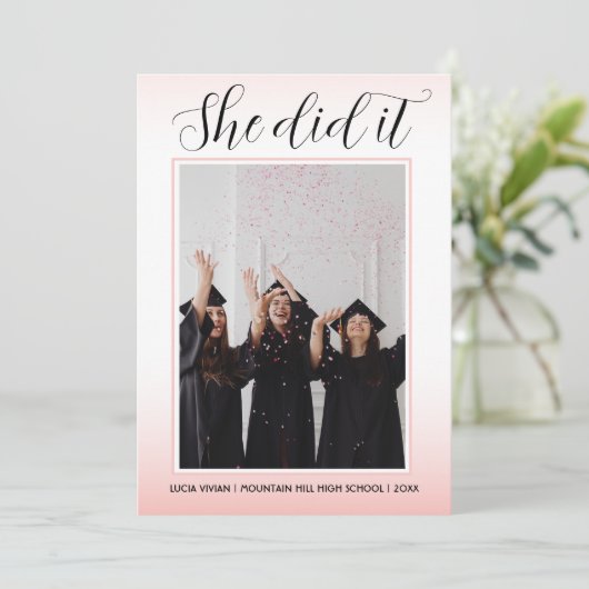 Lichtroze thema Typografie Foto Afstuderen Kaart (Staand voorkant)