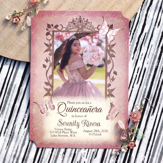 Lichtroze vlinders,  bruine Quinceanera Kaart