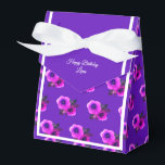 lichtsima Paarse bloemenpatroon Birthday Gift/ Bedankdoosjes<br><div class="desc">lichtsima White Ribbon Purple Flowers Pattern Birthday Party Gift Box/ Favor Box. Ideaal voor een kind op het verjaardagsfeestje.</div>