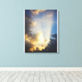 Lichtstraal door de wolken canvas afdruk (Insitu (Houten vloer))