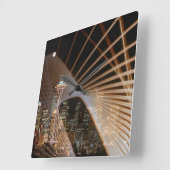 Lichtstralen in de nacht vierkante klok (Hoek)