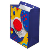 Lichtvoetige 3D-vormen in rood, geel en blauw Medium Cadeauzakje (Achterkant Gekanteld)