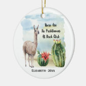 Lid van Book Club Funny Llama Monogram Keramisch Ornament (Links)