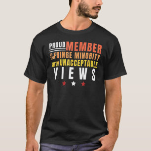 lid van de voorste minderheid met onaanvaardbaar t-shirt