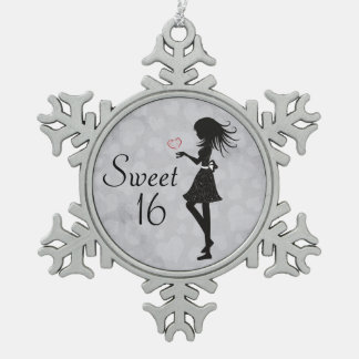 Lief 16 Silhouet Meisje en Harten Zoet Zestien Tin Sneeuwvlok Ornament