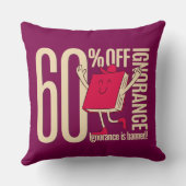 Lief boekpersonage met een rode kleur en een speel kussen (Achterkant)