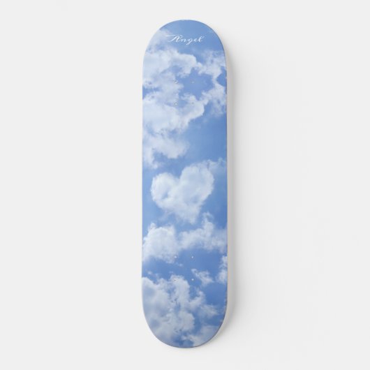 Lief hartvormig wolkje in blauwe lucht vrolijk gel persoonlijk skateboard (Voorkant)