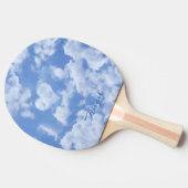 Lief hartvormig wolkje in blauwe lucht vrolijk gel tafeltennisbatje (Zijkant)