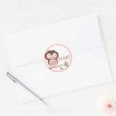 Lief klein meisje uil op een tak team PINK! Ronde Sticker (Envelop)