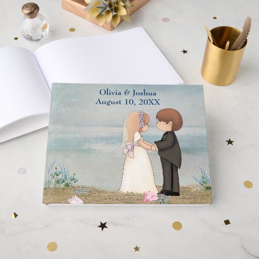 Lief koppel op het strand op hun trouwdag gastenboek (Voorkant open)