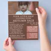 Lief meisje, advertentie voor kinderkledingzaak flyer (Hand)