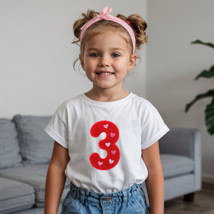 Lief meisje dat 3 wordt Hartjes Rode Fluffy 3e v T-shirt